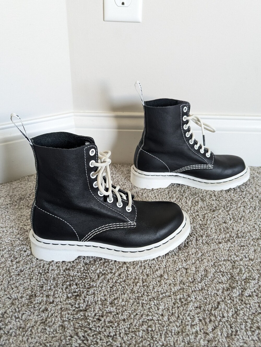 Dr. Martens 1460 Pascal Virginia Black and White Up Leather Combat Boots sz 6
